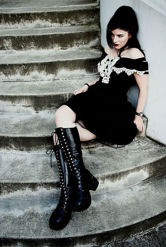 Gothic Clothing Shops - The Gothic eZine